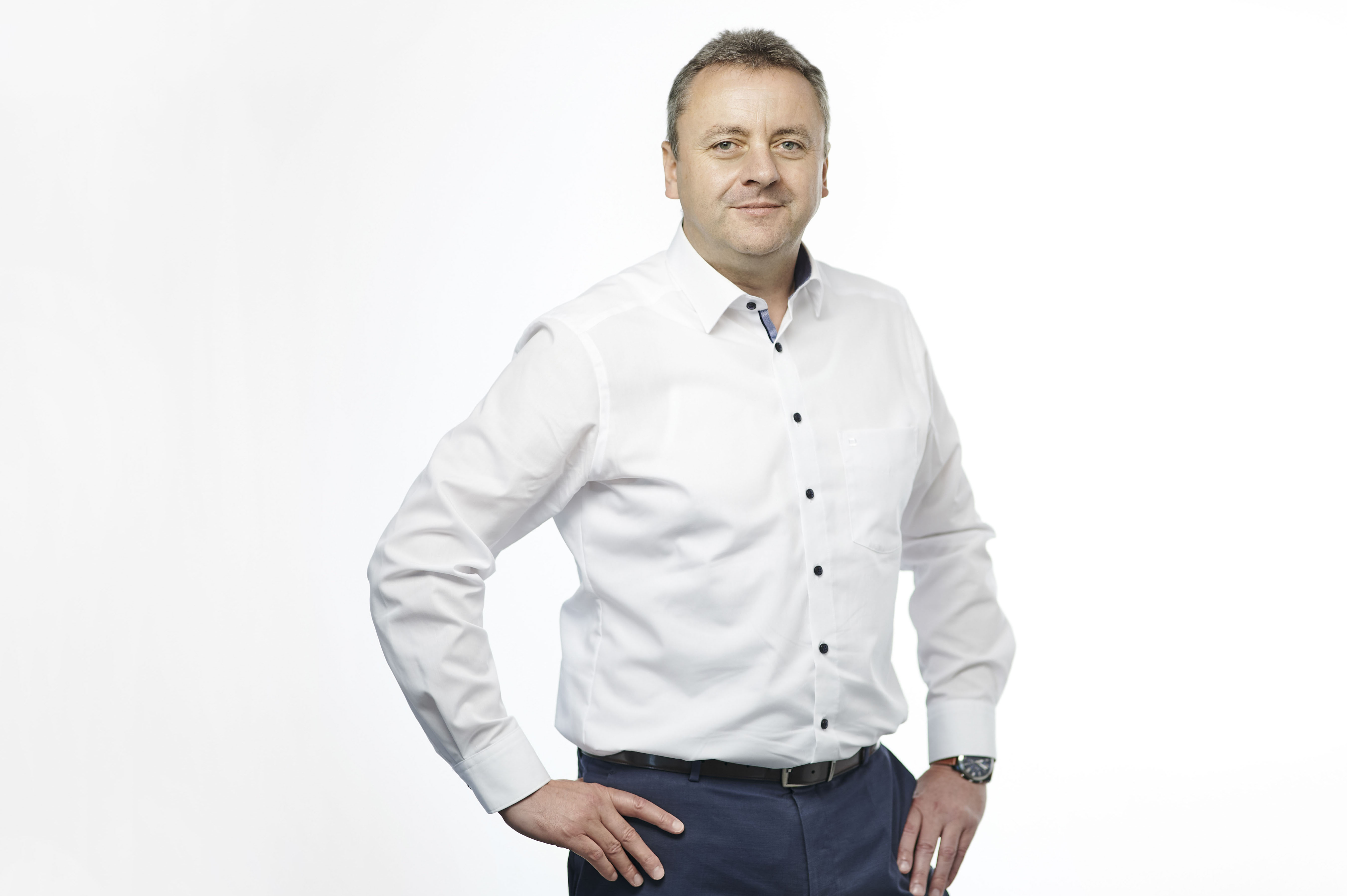 Fotografin Barbara Ziegelböck Fotograf Haag am Hausruck Oberösterreich Österreich costmind Markus Wiesbauer Gunskirchen Consulting Fotostudio Porträt Business Businesshooting Gruppenfoto Nikon Paarshooting Büro Besprechung Team Teamfoto