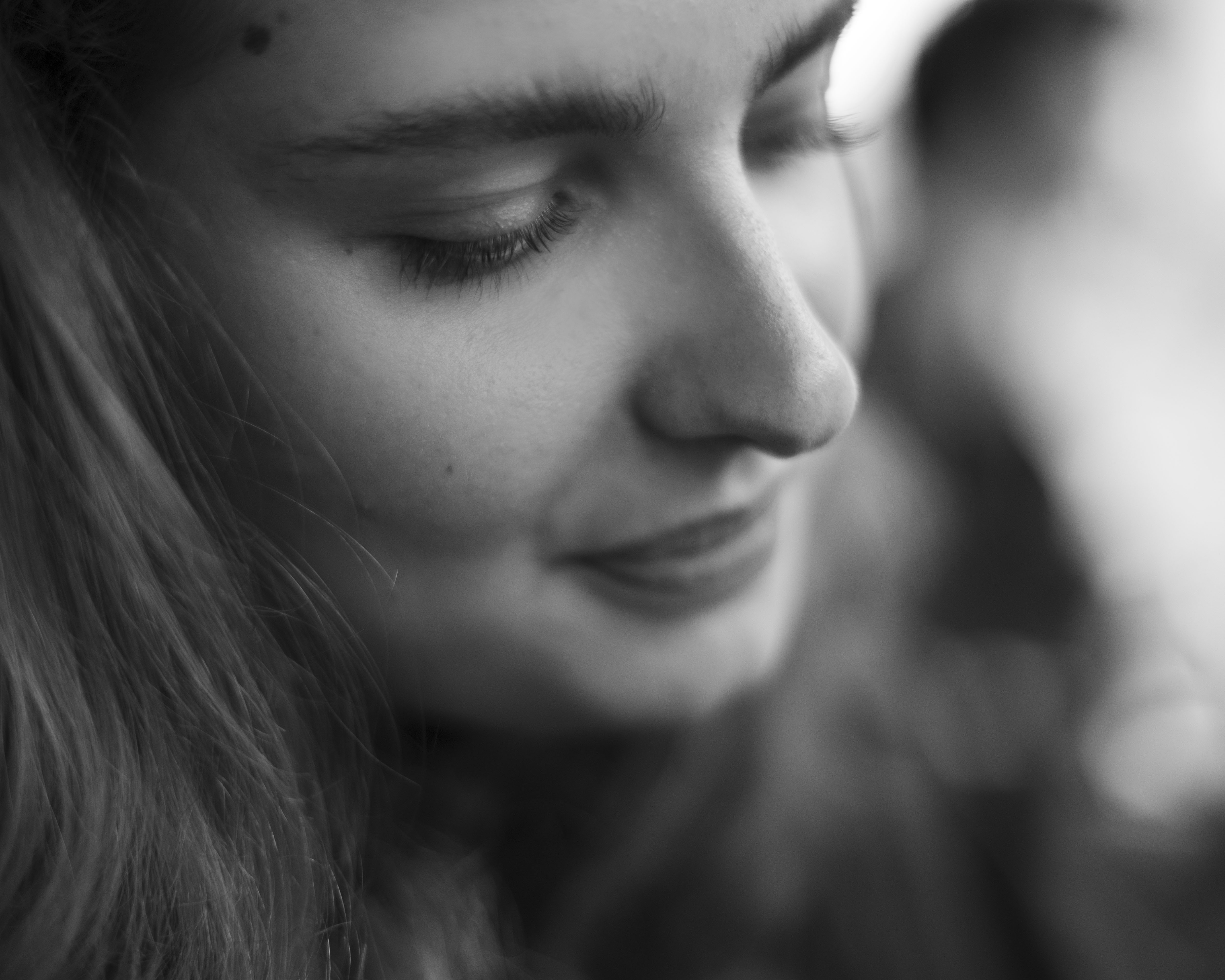 Familienshooting Familie Kinder Eltern Geschwister Wald Wiese Bach Weg Natur grün Gras Bäume Fotografin Barbara Ziegelböck Fotograf Haag am Hausruck Oberösterreich Österreich Fotostudio Porträt Business Businesshooting Gruppenfoto Landschaft sw schwarzweiß Nikon Homestory