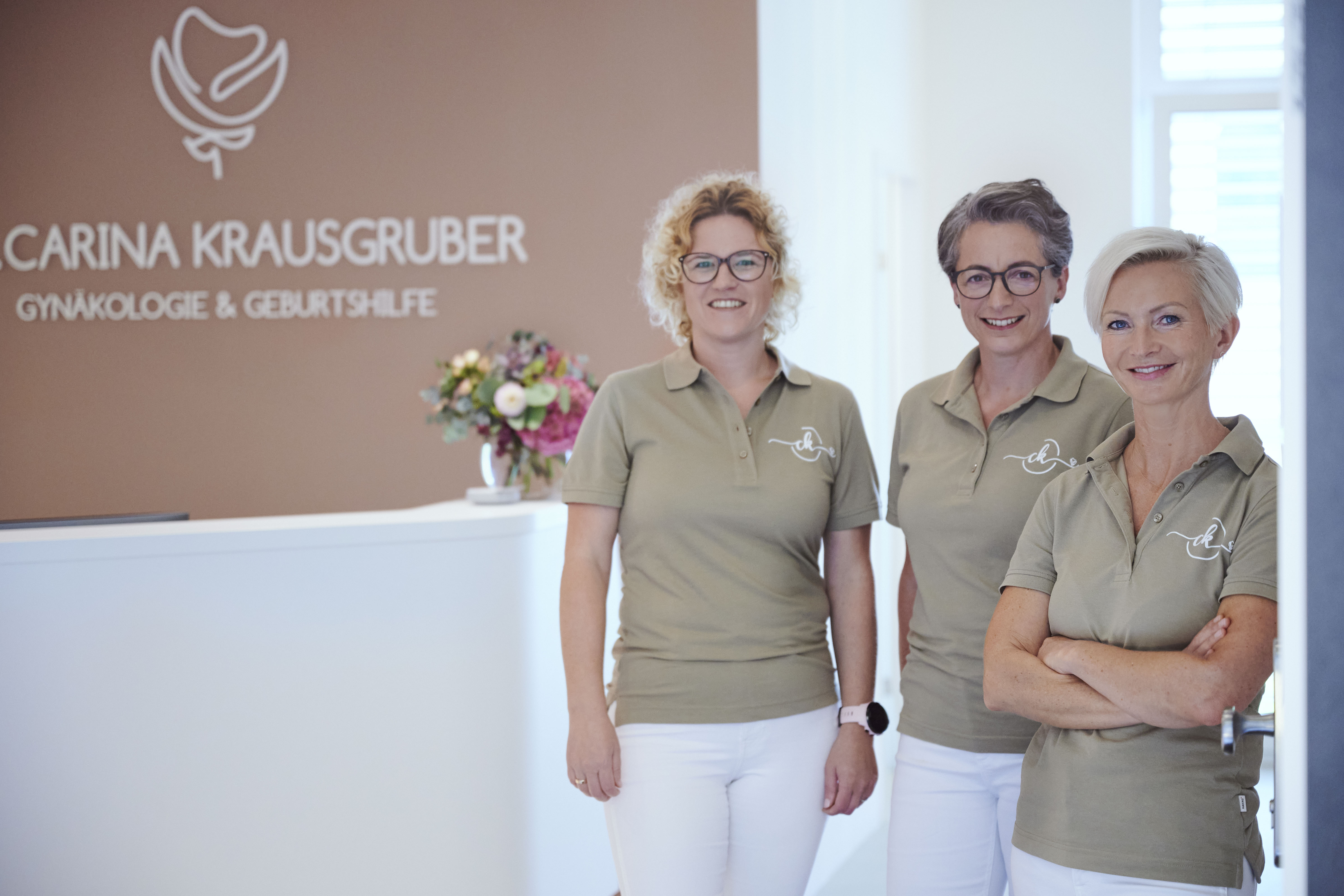 Fotografin Barbara Ziegelböck Fotograf Haag am Hausruck Oberösterreich Österreich Fotostudio Porträt Business Businesshooting Gruppenfoto Nikon Paarshooting Büro Besprechung Team Teamfoto Erfolg Ordination Praxis Gynäkologie Geburtshilfe Doktor Carina Krausgruber