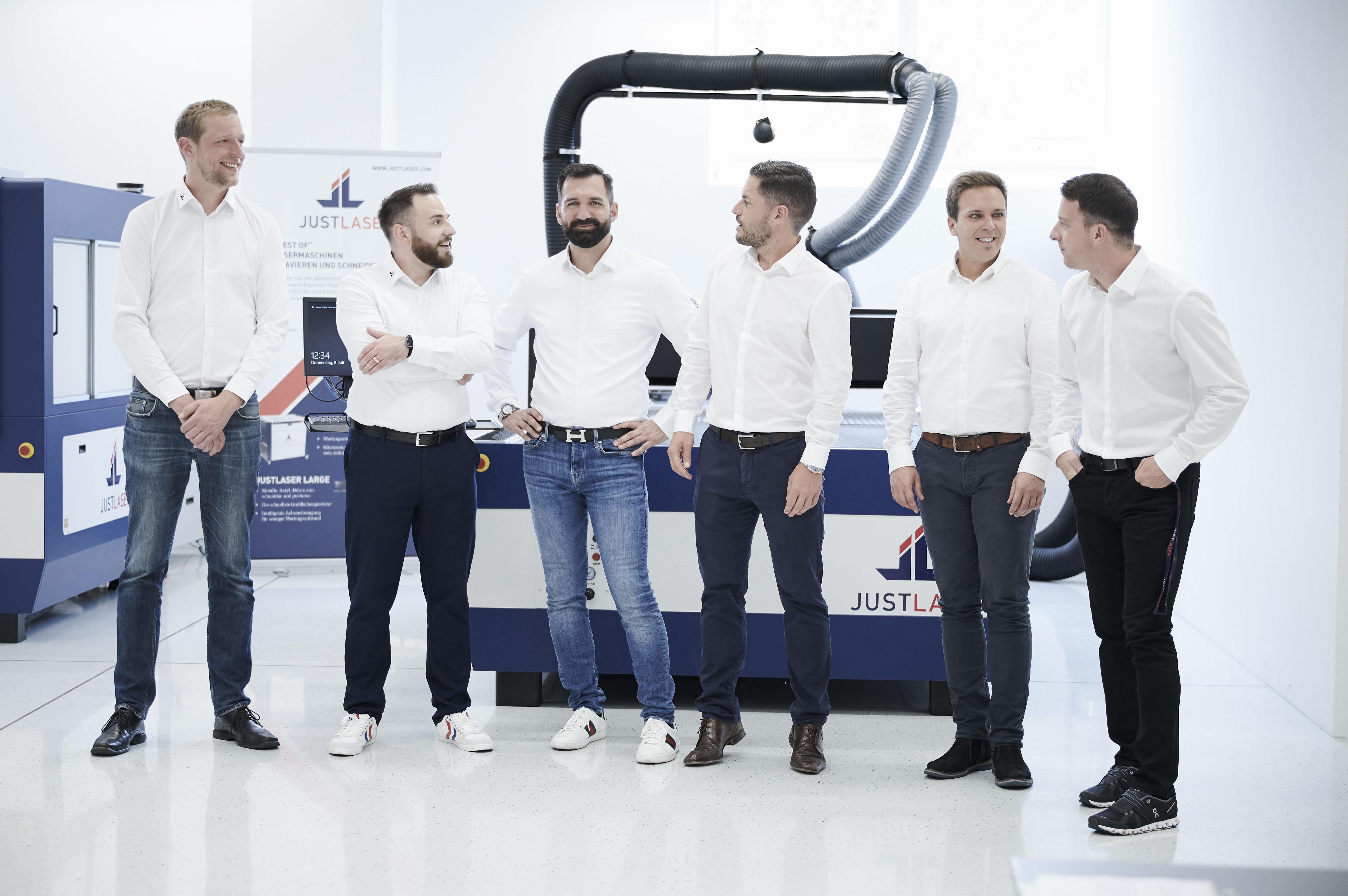 Fotografin Barbara Ziegelböck Fotograf Haag am Hausruck Oberösterreich Österreich Fotostudio Porträt Business Businesshooting Gruppenfoto Nikon Paarshooting Büro Besprechung Team Teamfoto Erfolg Justlaser Thalheim Wels Kutos Alexandra