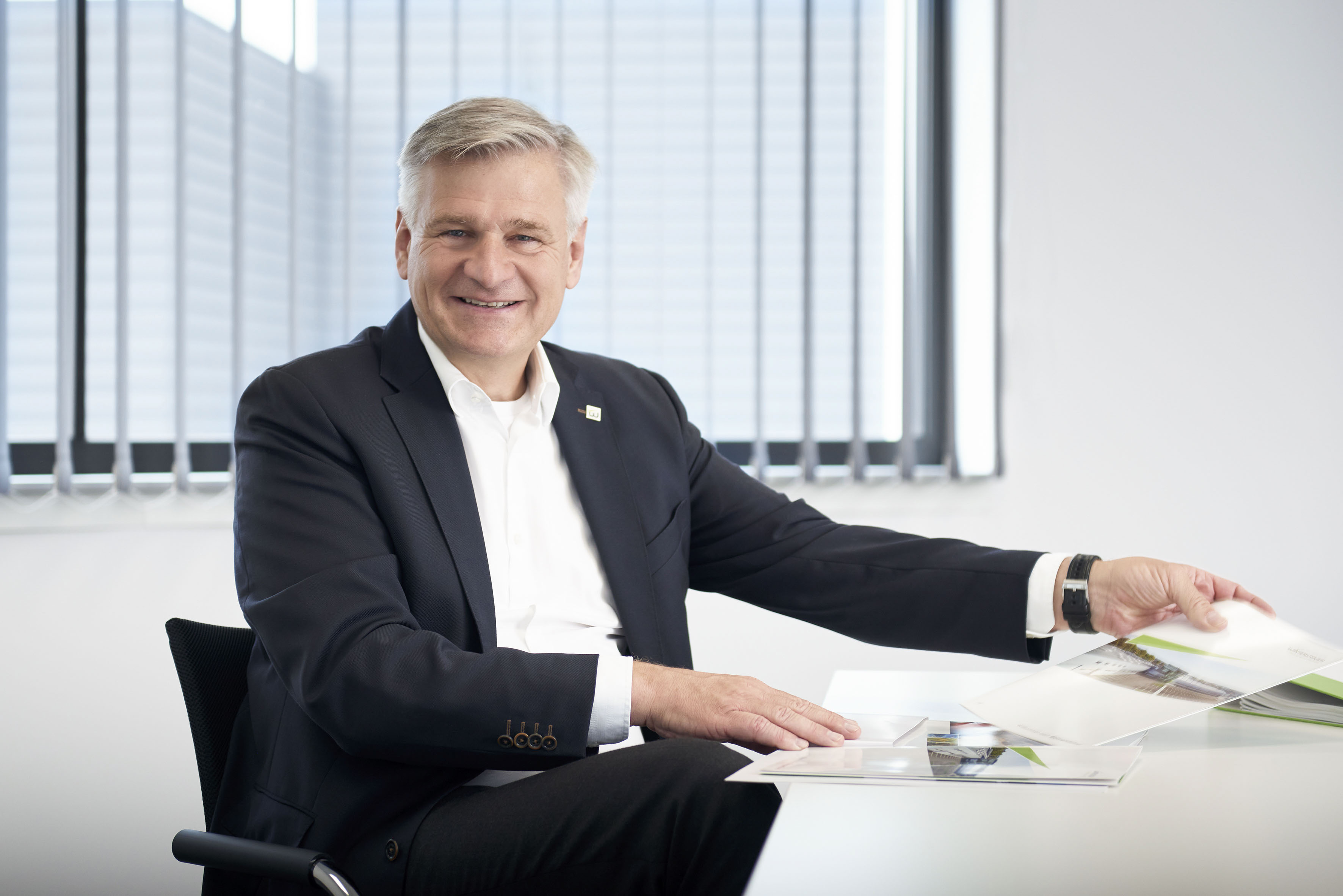 Fotografin Barbara Ziegelböck Fotograf Haag am Hausruck Oberösterreich Österreich Fotostudio Porträt Business Businesshooting Gruppenfoto Nikon Paarshooting Büro Besprechung Team Teamfoto Erfolg Wintersteiger Ried im Innkreis Boxberg