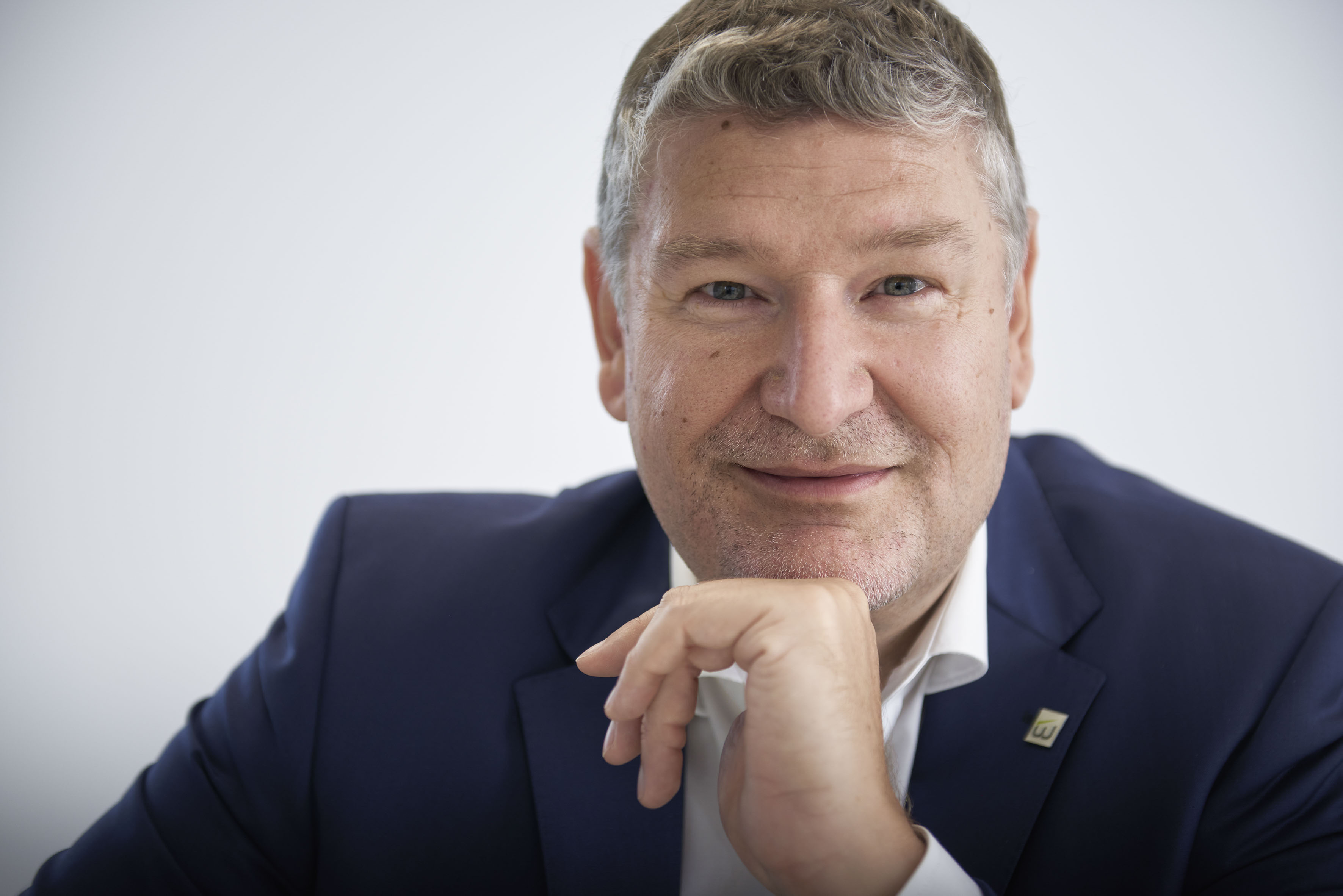 Fotografin Barbara Ziegelböck Fotograf Haag am Hausruck Oberösterreich Österreich Fotostudio Porträt Business Businesshooting Gruppenfoto Nikon Paarshooting Büro Besprechung Team Teamfoto Erfolg Wintersteiger Ried im Innkreis Kostka